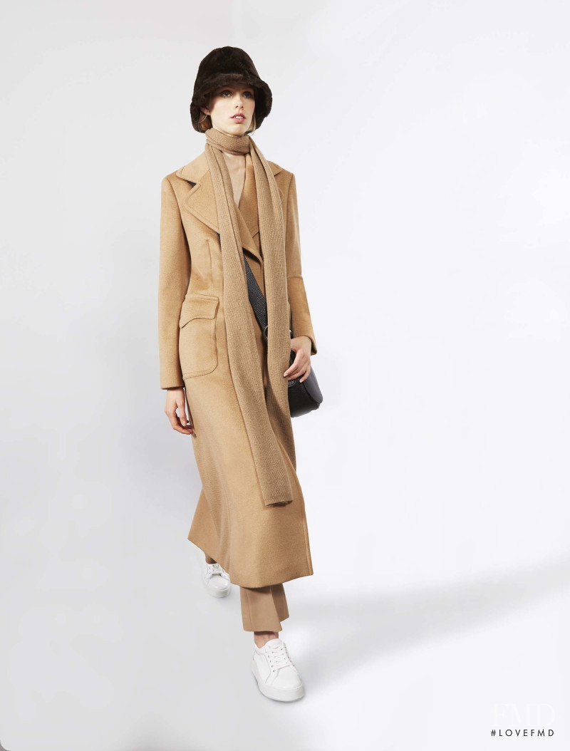 Max Mara Atelier lookbook for Autumn/Winter 2016