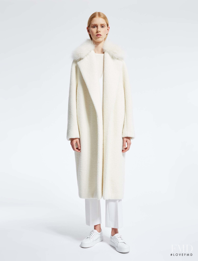 Max Mara Atelier lookbook for Autumn/Winter 2016