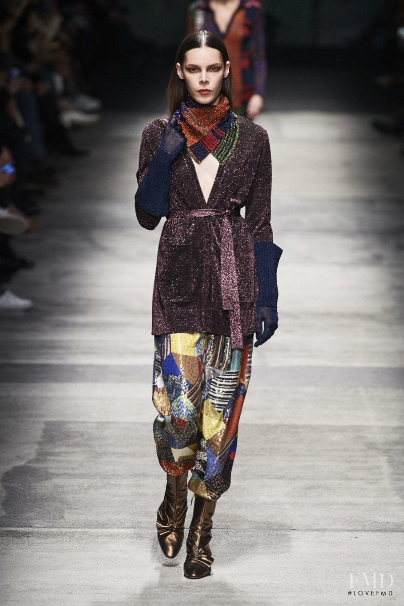 Lys Lorente featured in  the Missoni fashion show for Autumn/Winter 2020