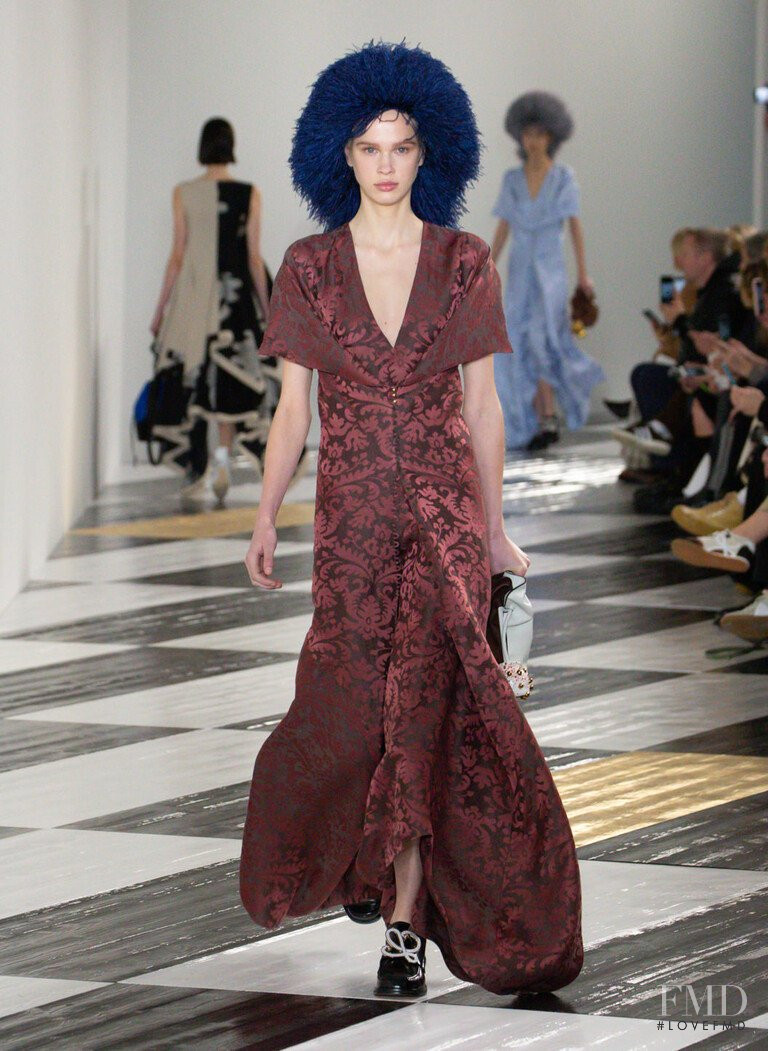 Fien Kloos featured in  the Loewe fashion show for Autumn/Winter 2020