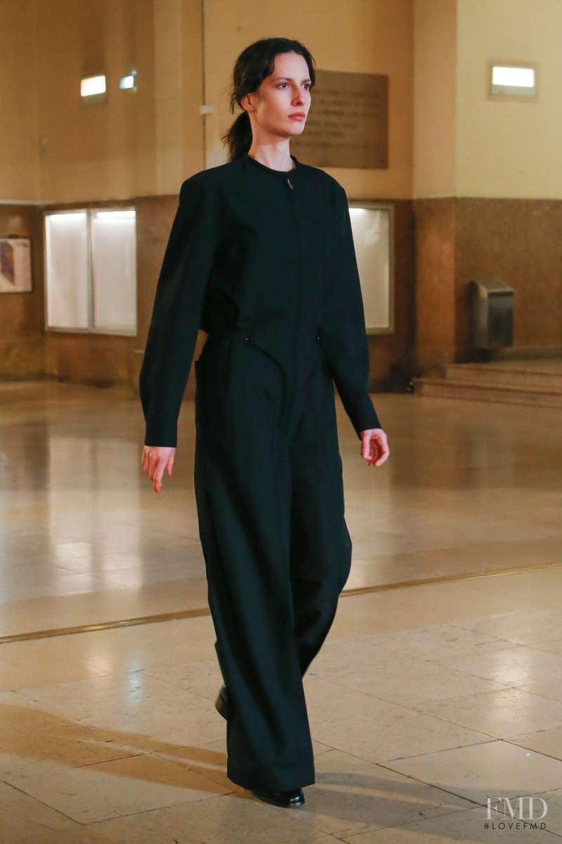 Lily Standefer featured in  the Christophe Lemaire fashion show for Autumn/Winter 2020