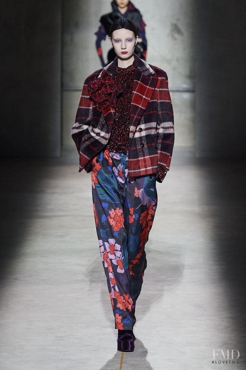 Liza Makeeva featured in  the Dries van Noten fashion show for Autumn/Winter 2020