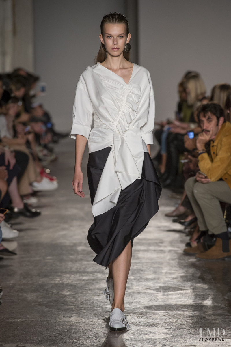 Giedre Sekstelyte featured in  the Albino Teodoro fashion show for Spring/Summer 2018