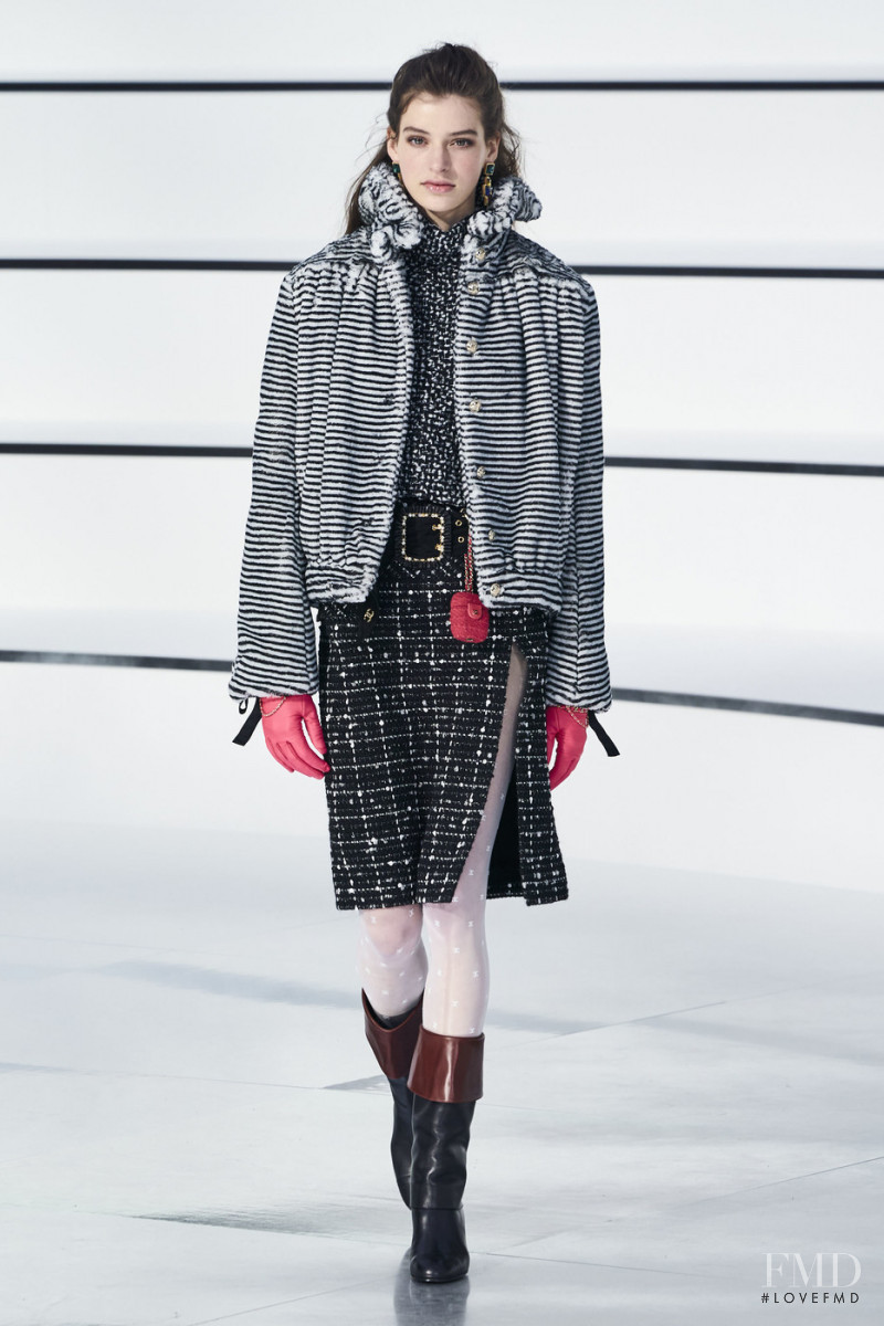 Karlijn Kusters featured in  the Chanel fashion show for Autumn/Winter 2020