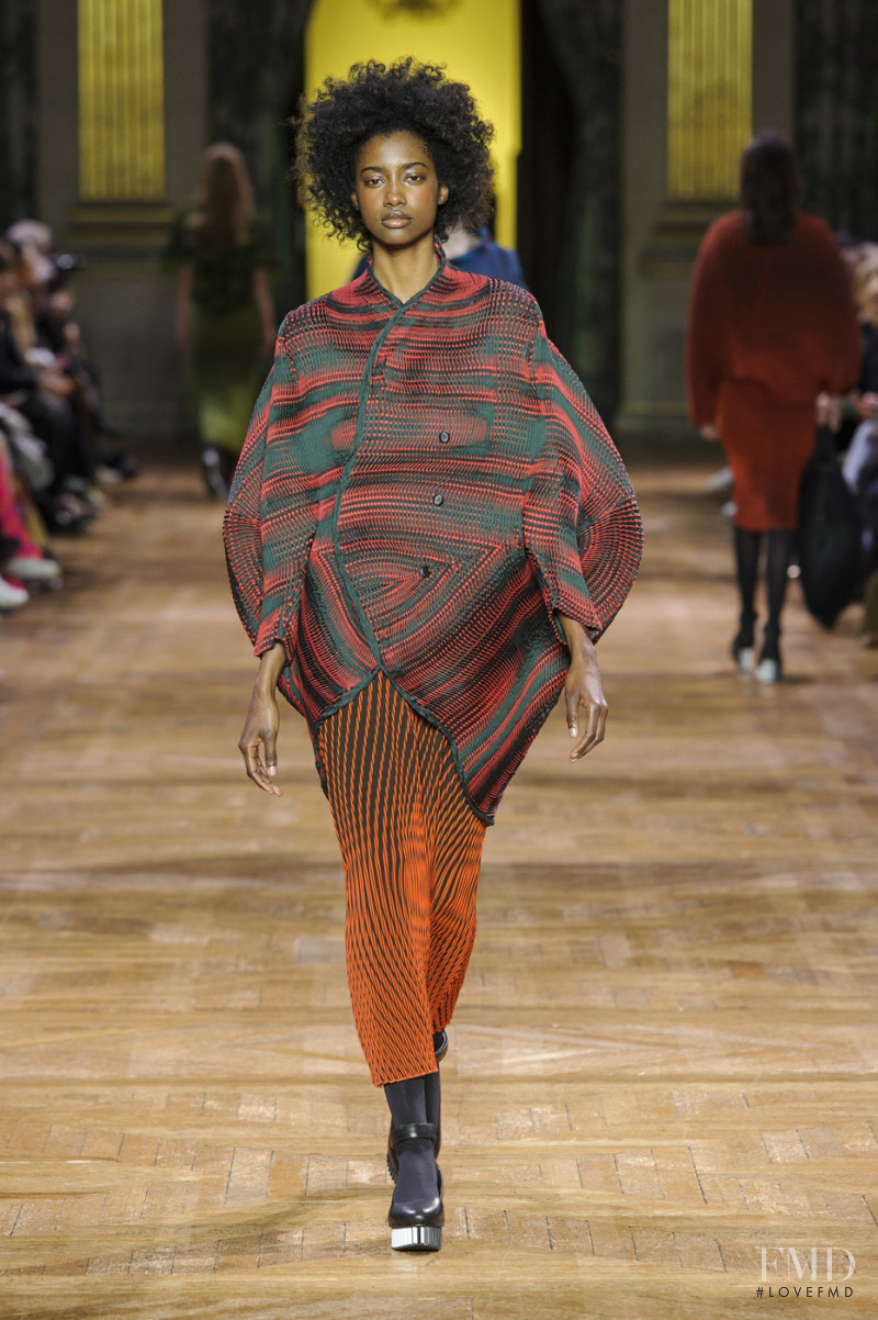 Issey Miyake fashion show for Autumn/Winter 2017