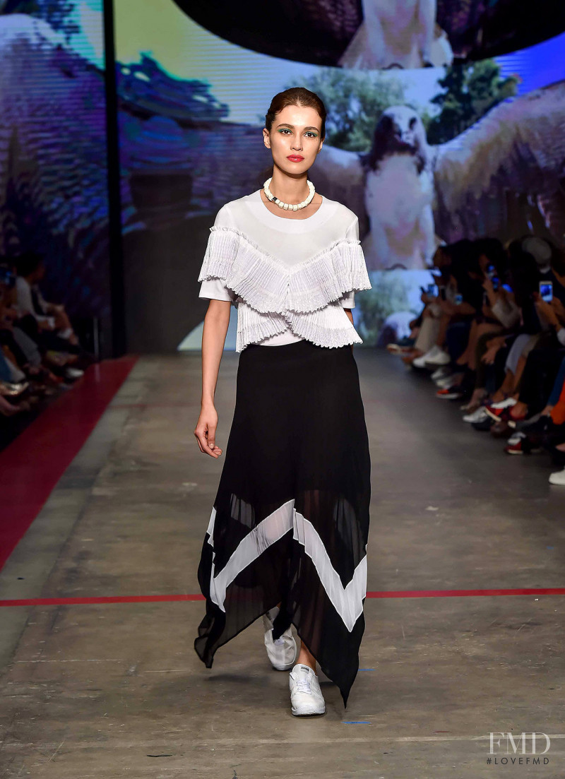 Elizabeth Valdez featured in  the Lydia Lavin fashion show for Autumn/Winter 2018