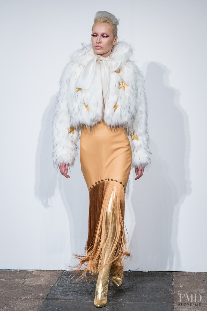 Karina Villa featured in  the Benito Santos fashion show for Autumn/Winter 2017