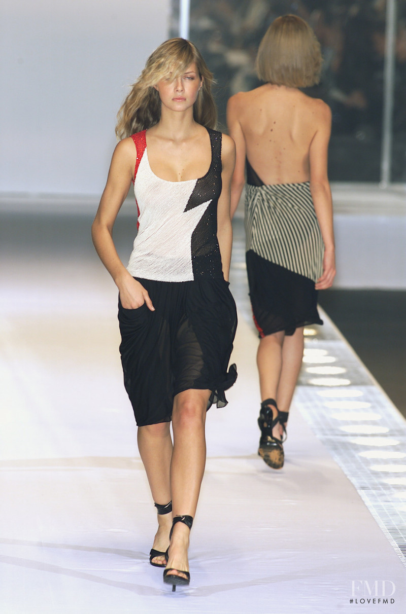 Loewe fashion show for Spring/Summer 2001