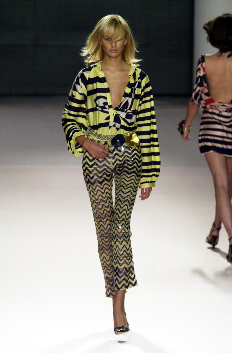 Karolina Kurkova featured in  the Missoni fashion show for Spring/Summer 2001