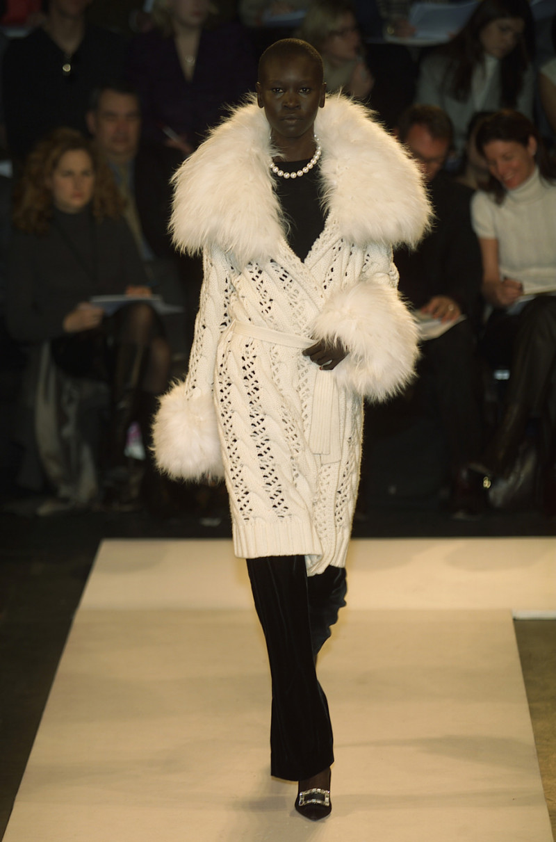 Oscar de la Renta fashion show for Autumn/Winter 2001