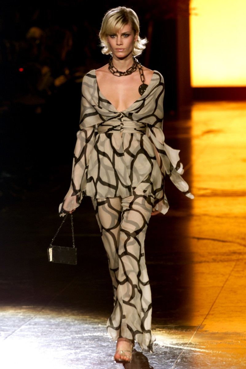 Valentino Couture fashion show for Spring/Summer 2002