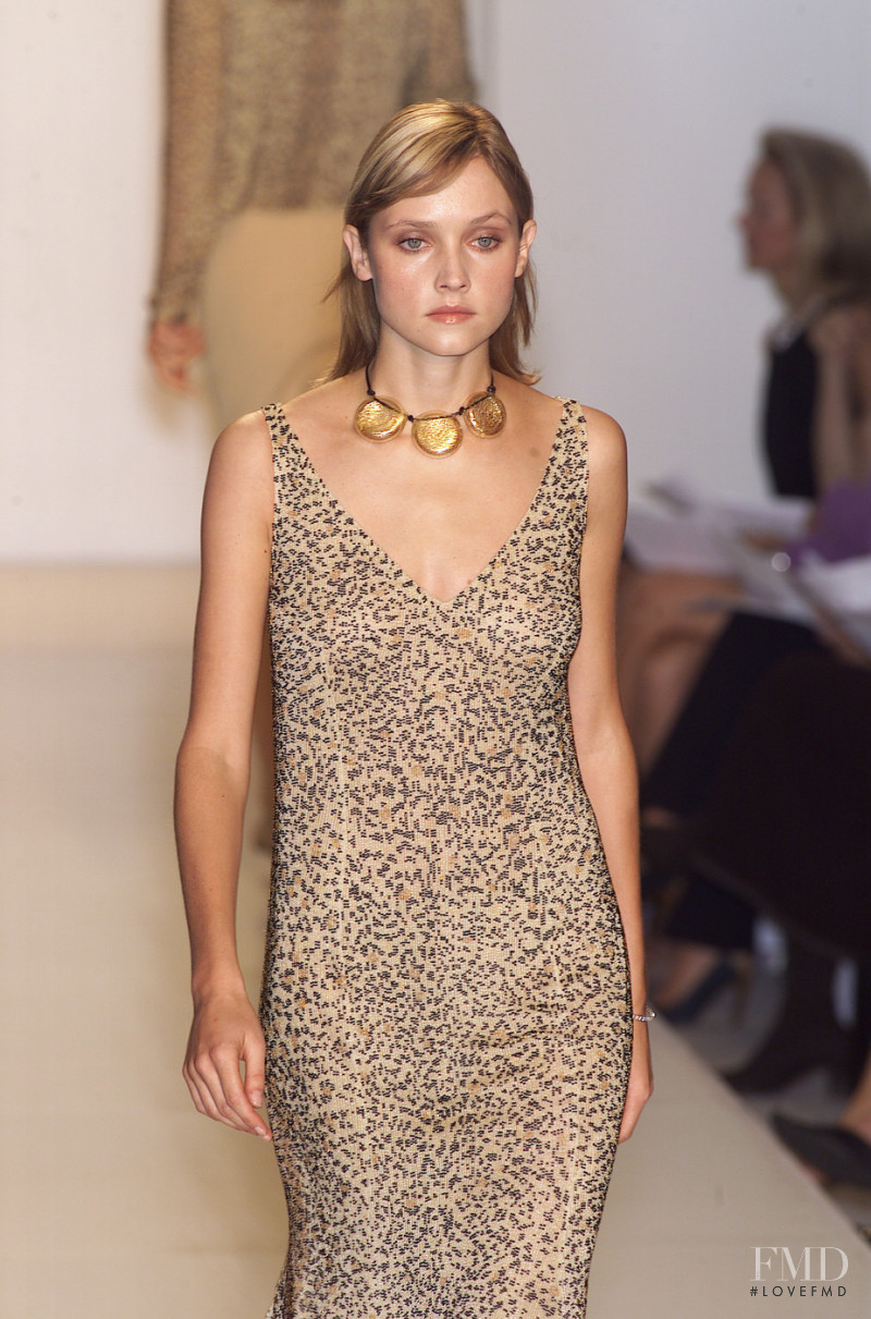 Halston fashion show for Spring/Summer 2001