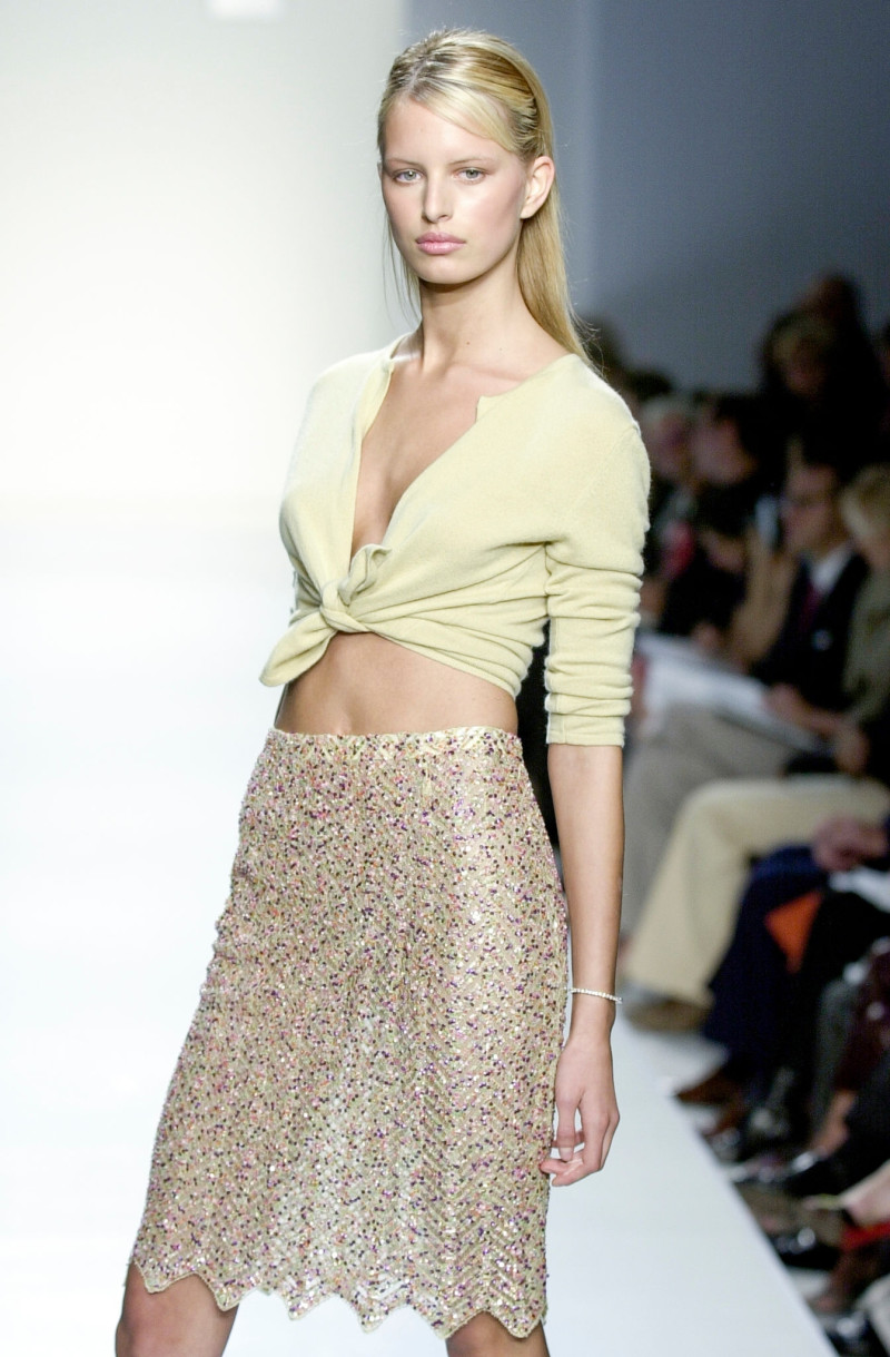 Karolina Kurkova featured in  the Halston fashion show for Spring/Summer 2001