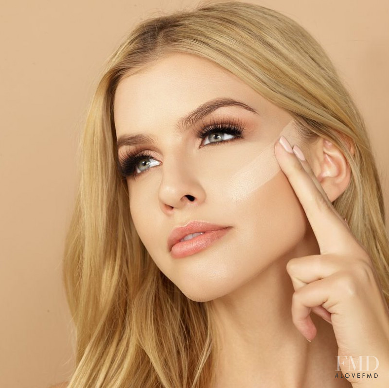 Marina Laswick featured in  the PUR Cosmetics advertisement for Spring/Summer 2018