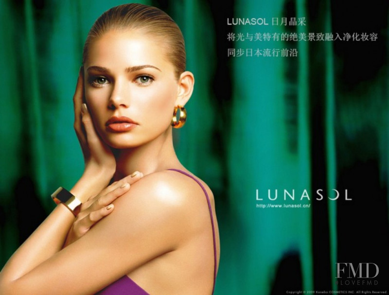 Tori Praver featured in  the Lunasol by Kanebo advertisement for Spring/Summer 2010