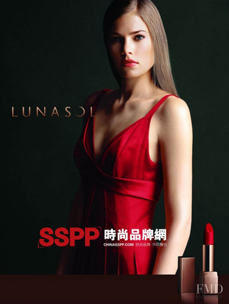 Tori Praver featured in  the Lunasol by Kanebo advertisement for Spring/Summer 2010