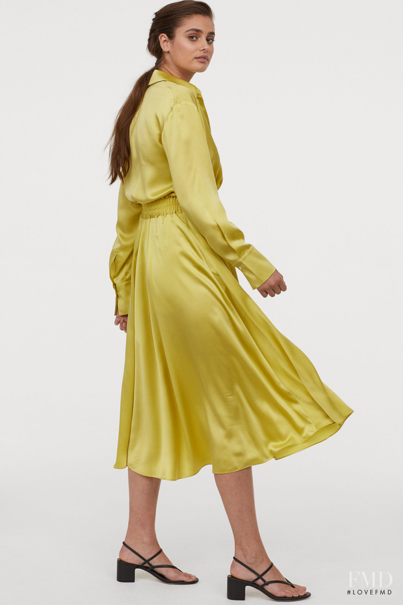 Taylor Hill featured in  the H&M catalogue for Pre-Fall 2019