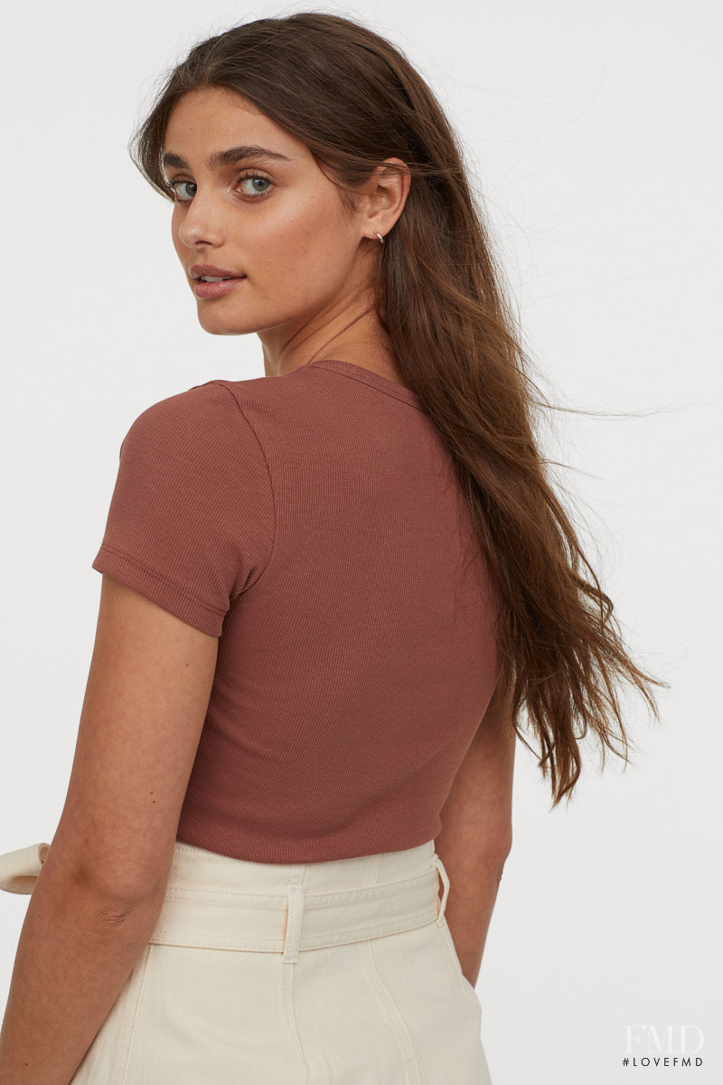 Taylor Hill featured in  the H&M catalogue for Pre-Fall 2019