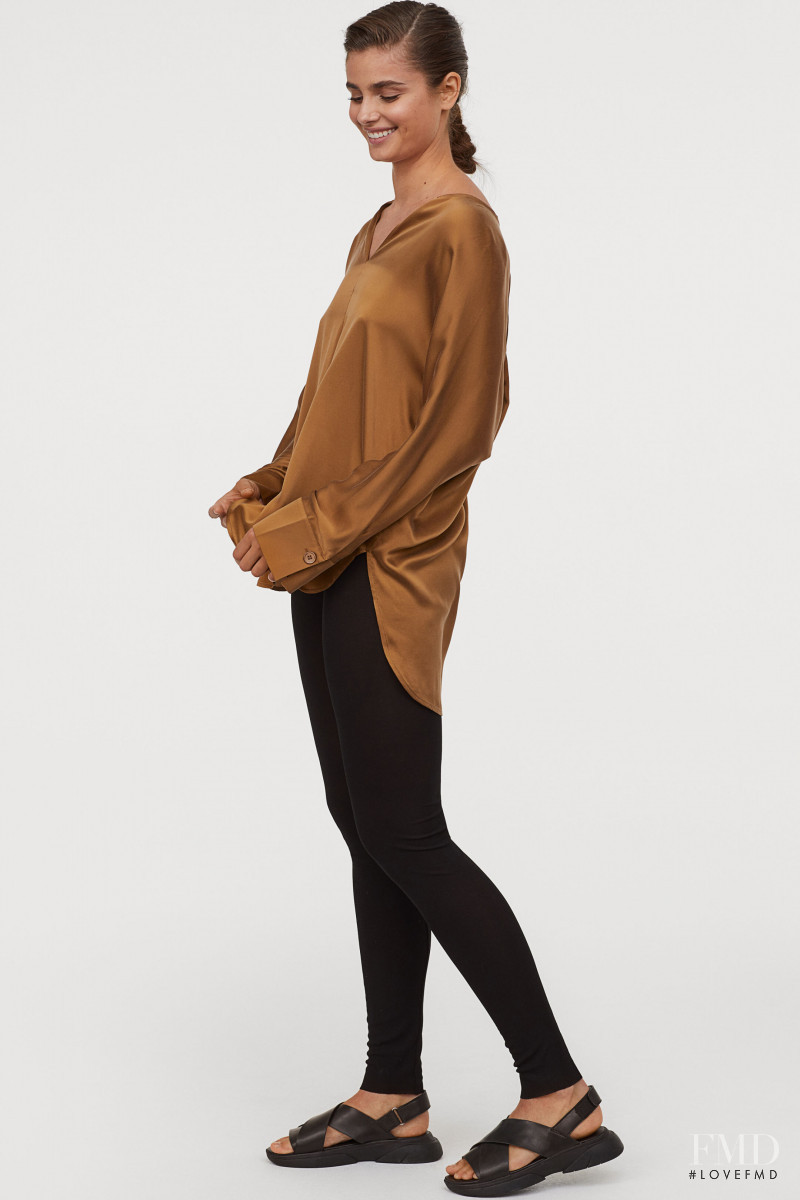 Taylor Hill featured in  the H&M catalogue for Pre-Fall 2019