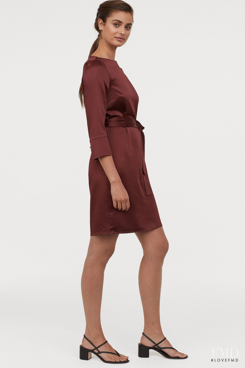 Taylor Hill featured in  the H&M catalogue for Pre-Fall 2019