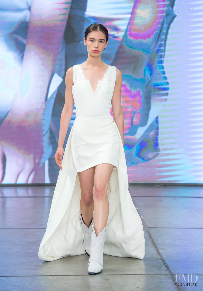 Ana Pau Valle featured in  the Lorena Saravia fashion show for Spring/Summer 2019