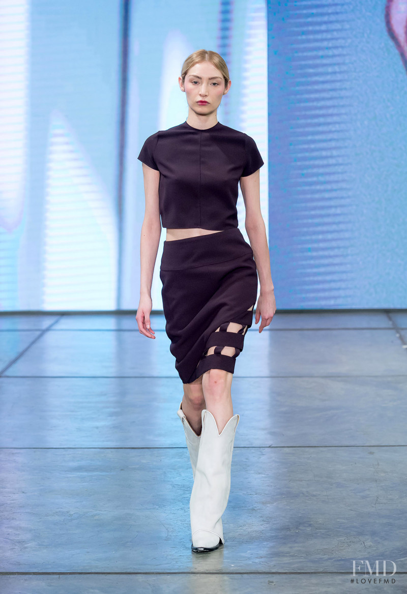 Annie van Rickley featured in  the Lorena Saravia fashion show for Spring/Summer 2019