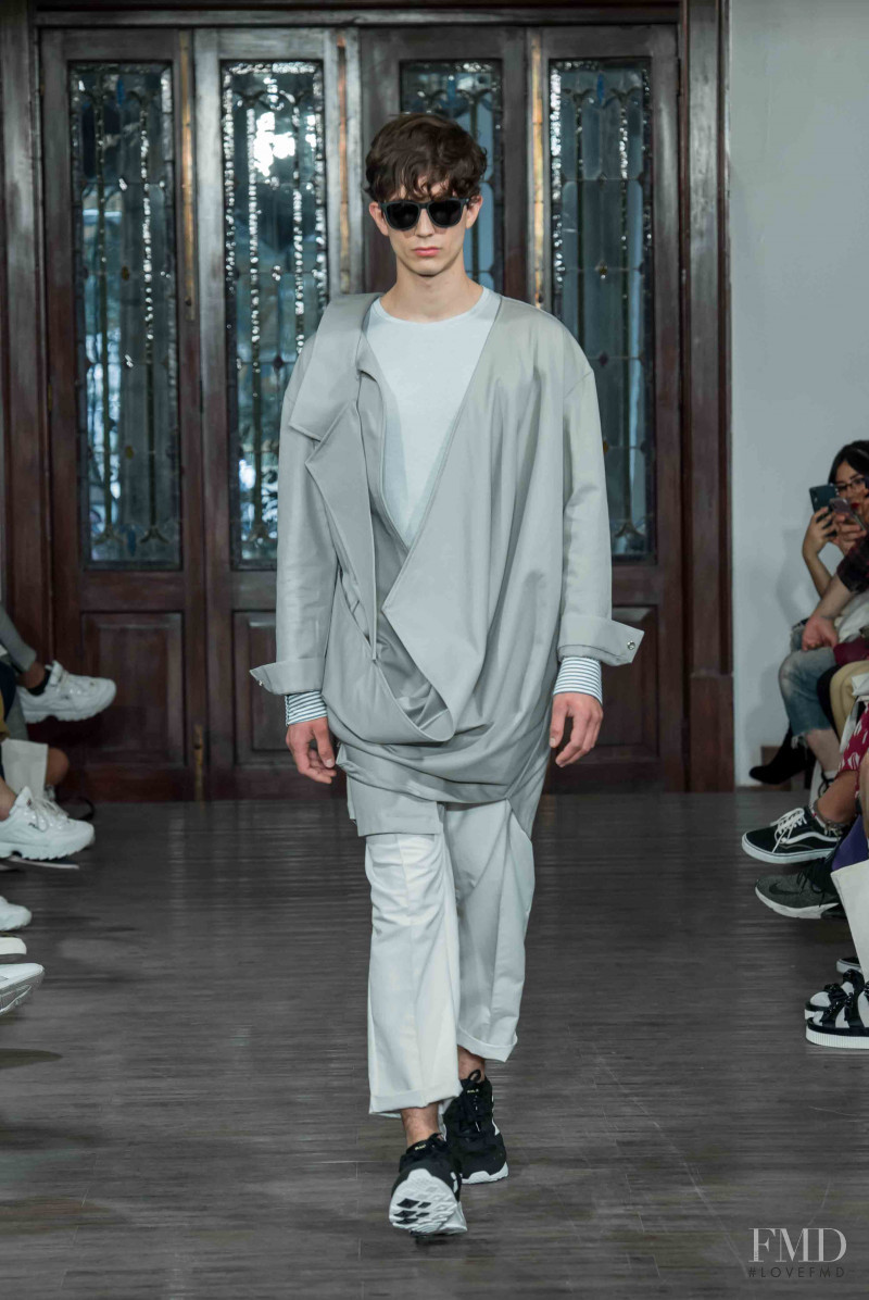 Boyfriend\'s Shirt fashion show for Spring/Summer 2019