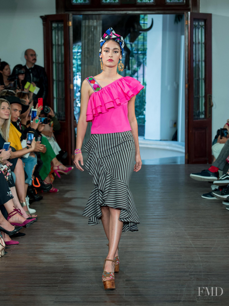 Simone Lubbert featured in  the Lydia Lavin fashion show for Spring/Summer 2019