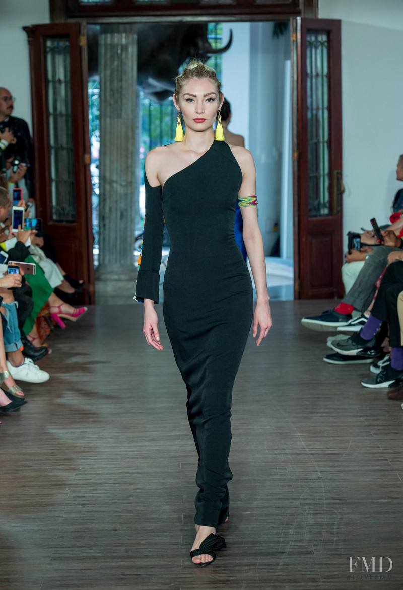 Annie van Rickley featured in  the Lydia Lavin fashion show for Spring/Summer 2019