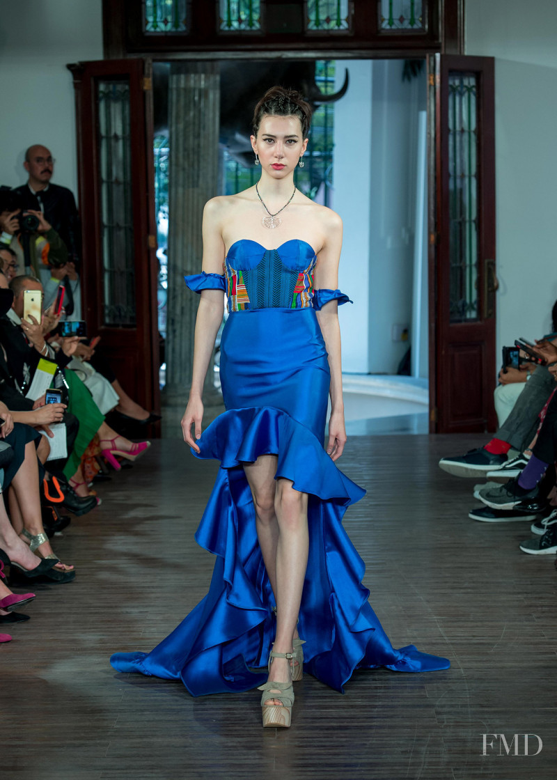 Cristina Torres featured in  the Lydia Lavin fashion show for Spring/Summer 2019