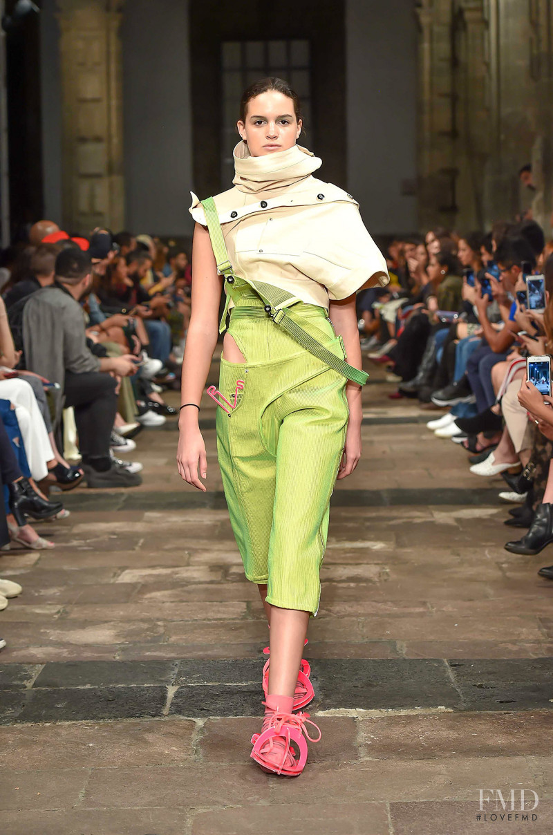 Mariana Heyser featured in  the Centro. fashion show for Spring/Summer 2019