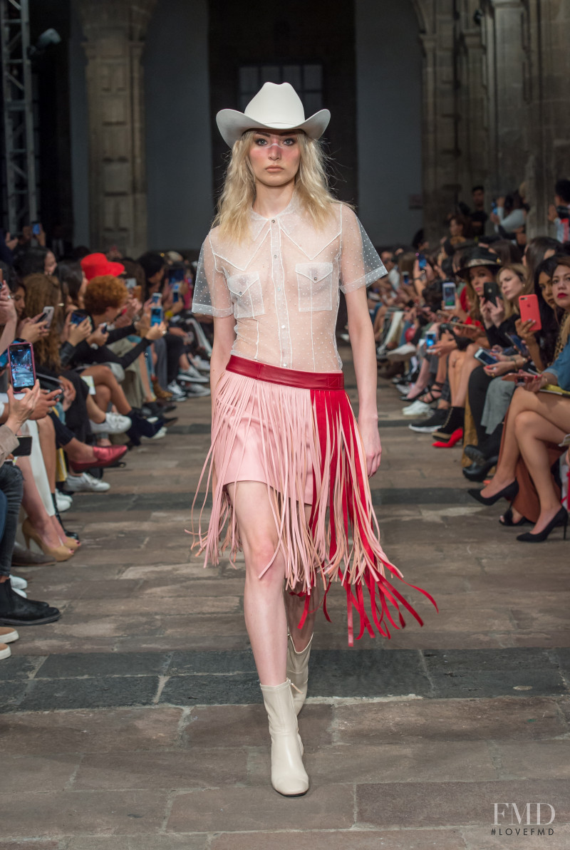 Annie van Rickley featured in  the Bernarda fashion show for Spring/Summer 2019