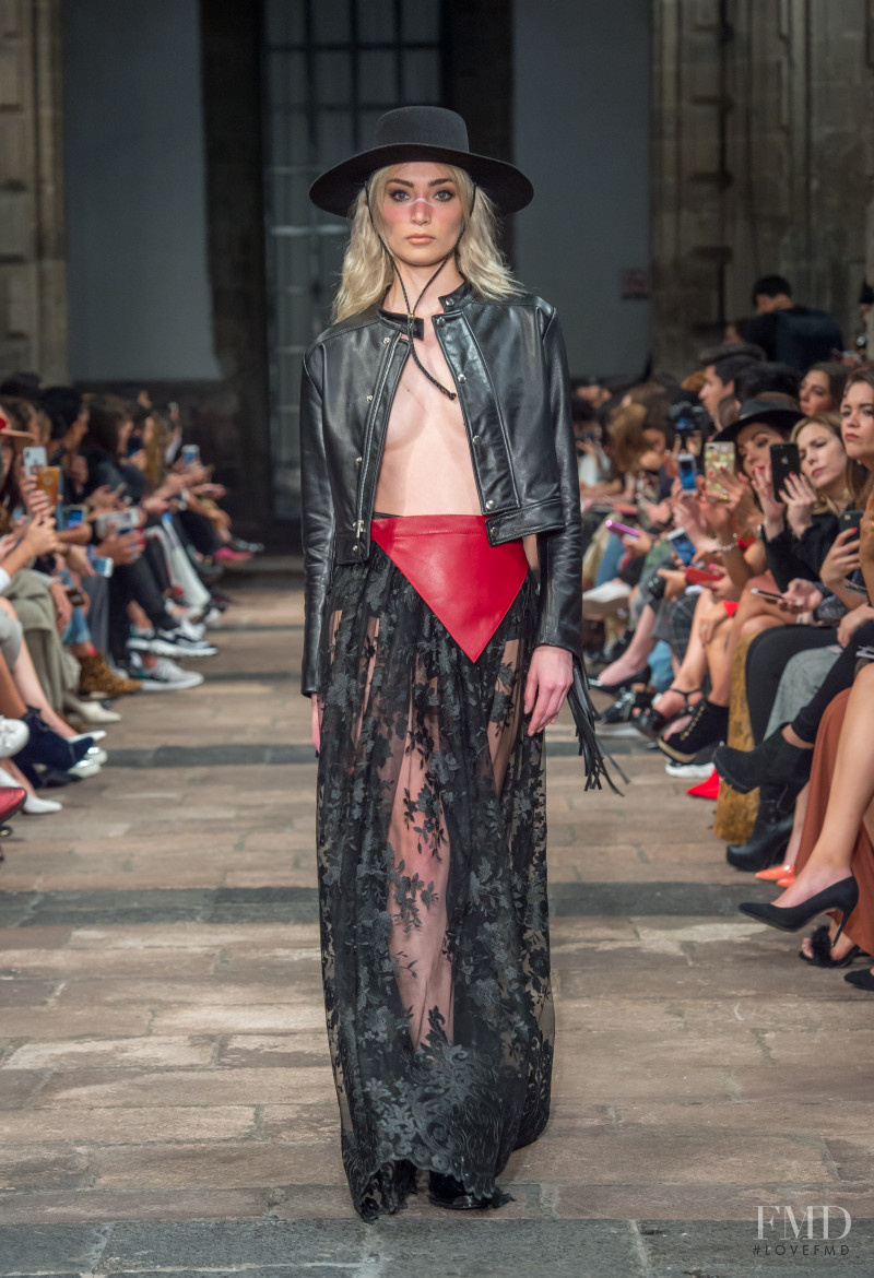 Annie van Rickley featured in  the Bernarda fashion show for Spring/Summer 2019