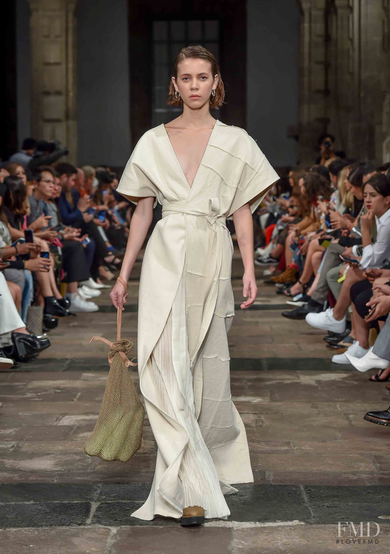 Sarah Cano featured in  the Elle Mexico Diseña fashion show for Spring/Summer 2019