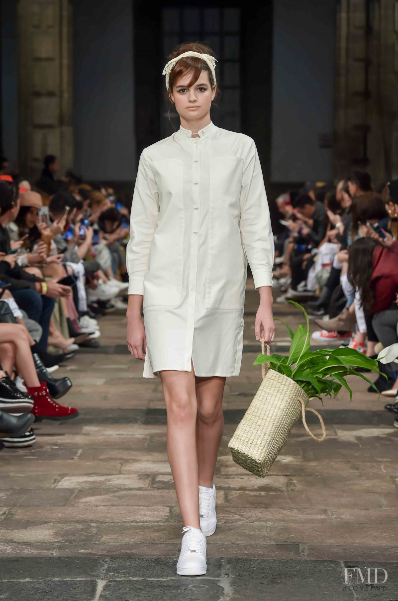 Mariana Heyser featured in  the Lands fashion show for Spring/Summer 2019