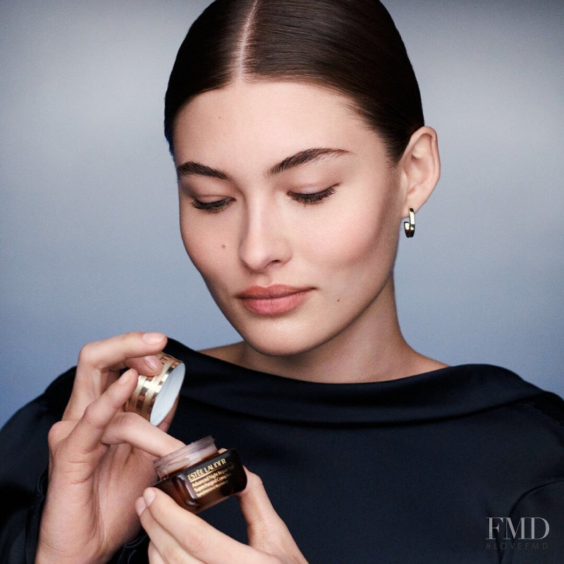 Grace Elizabeth featured in  the Estée Lauder advertisement for Summer 2020