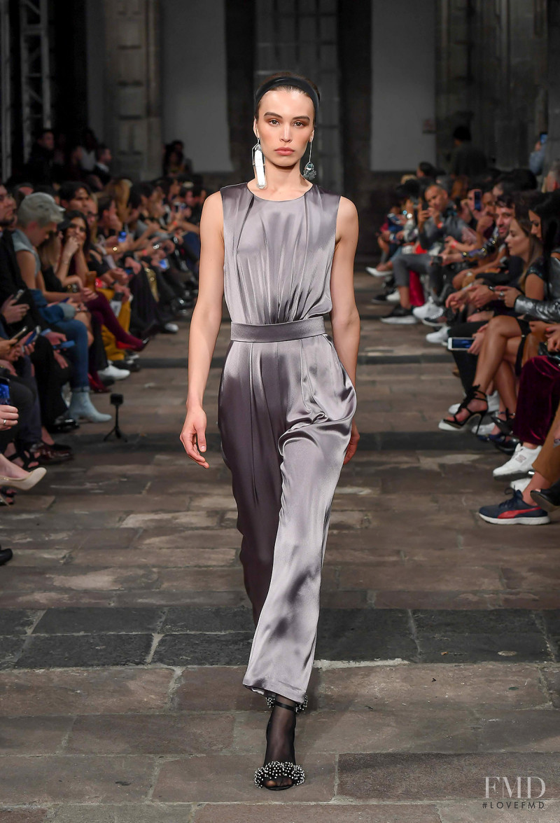 Ana Pau Valle featured in  the Alfredo Martinez fashion show for Spring/Summer 2019