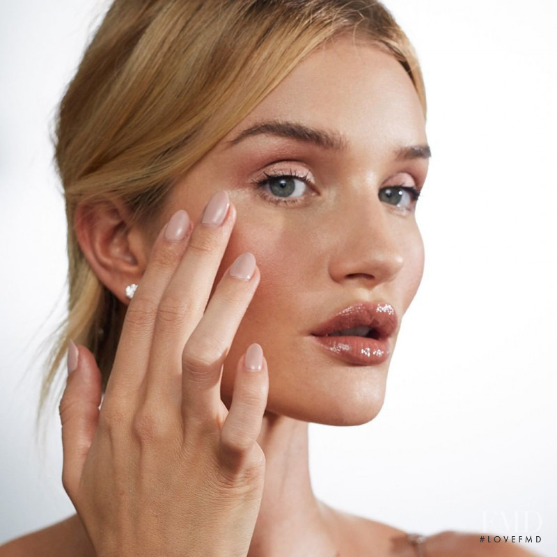 Rosie Huntington-Whiteley featured in  the bareMinerals advertisement for Autumn/Winter 2018