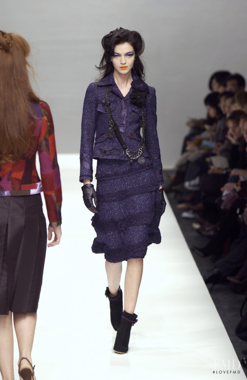 Mariacarla Boscono featured in  the Moschino fashion show for Autumn/Winter 2005