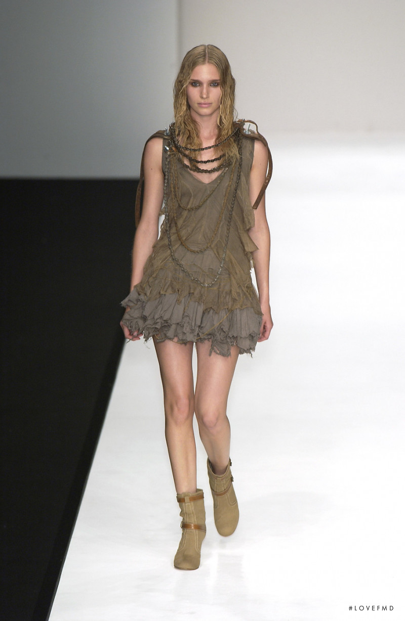 Robert Cary Williams fashion show for Spring/Summer 2005