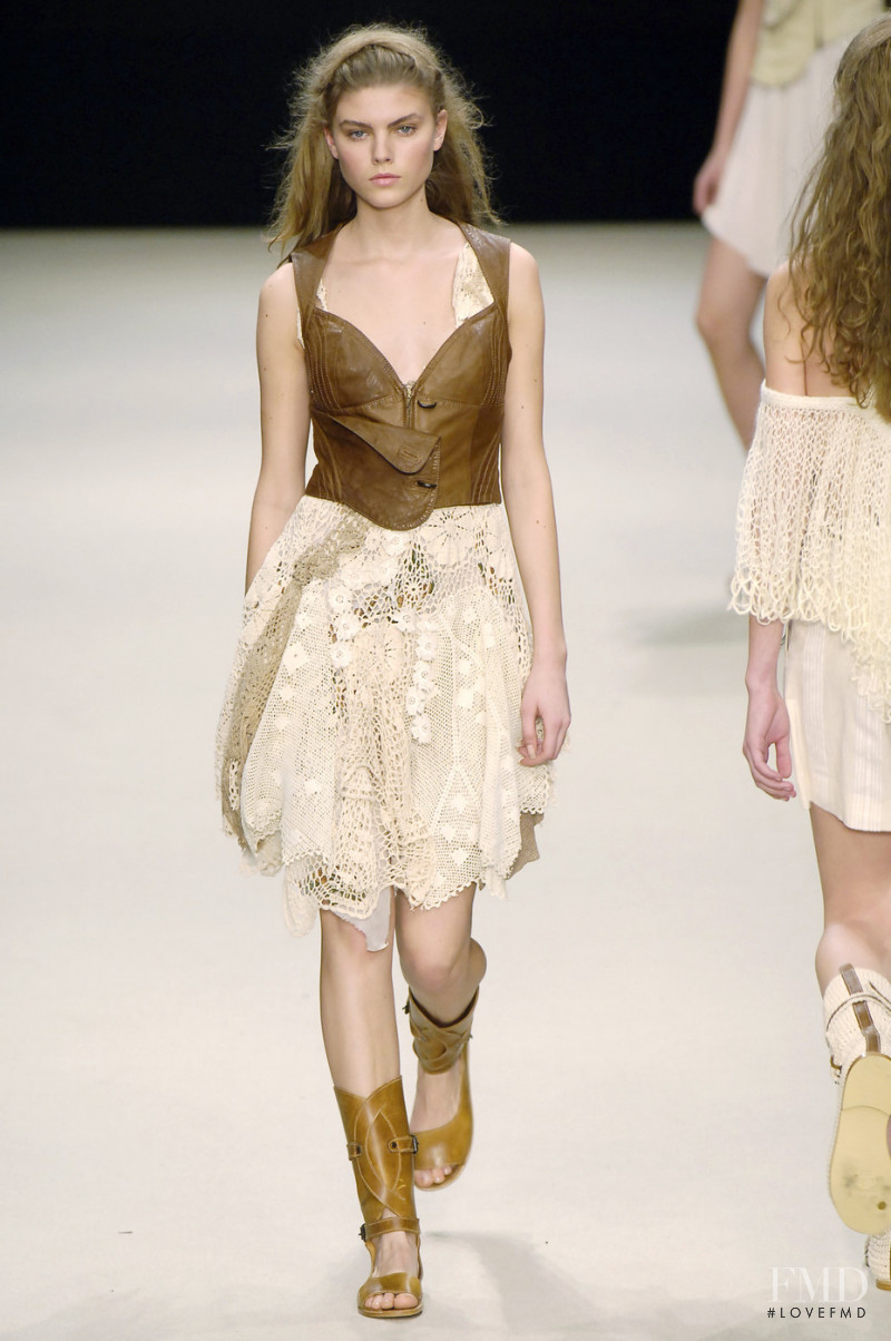 Bora Aksu fashion show for Spring/Summer 2006