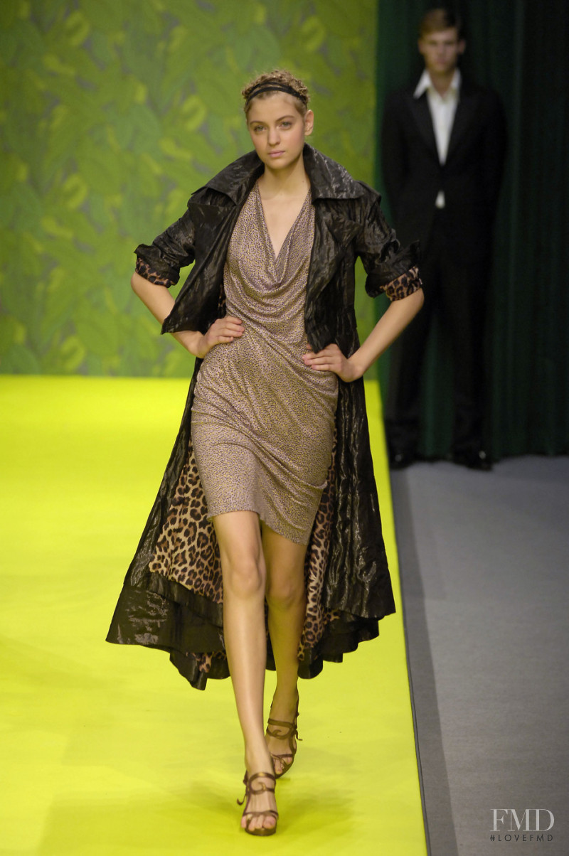 Ashley Isham fashion show for Spring/Summer 2007