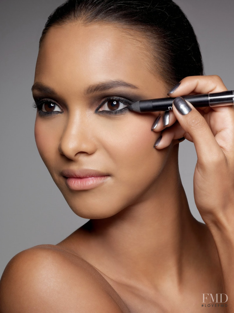 Lais Ribeiro featured in  the O Boticario advertisement for Summer 2015