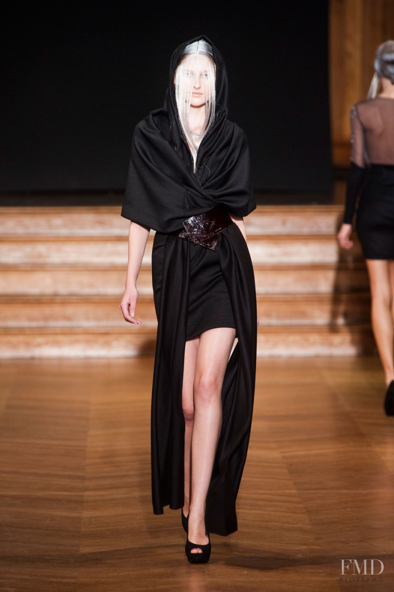 Yiqing Yin fashion show for Spring/Summer 2013