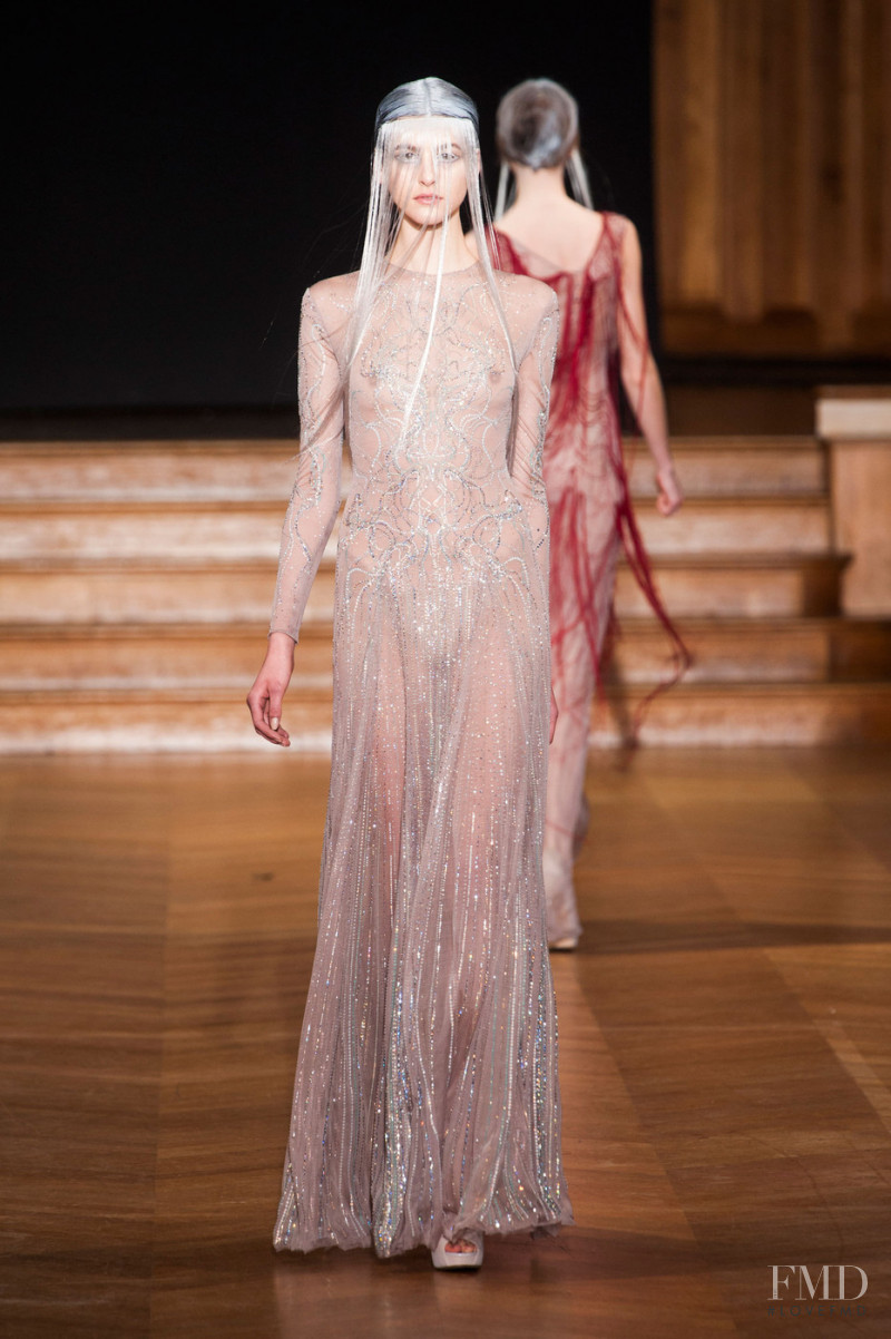 Yiqing Yin fashion show for Spring/Summer 2013