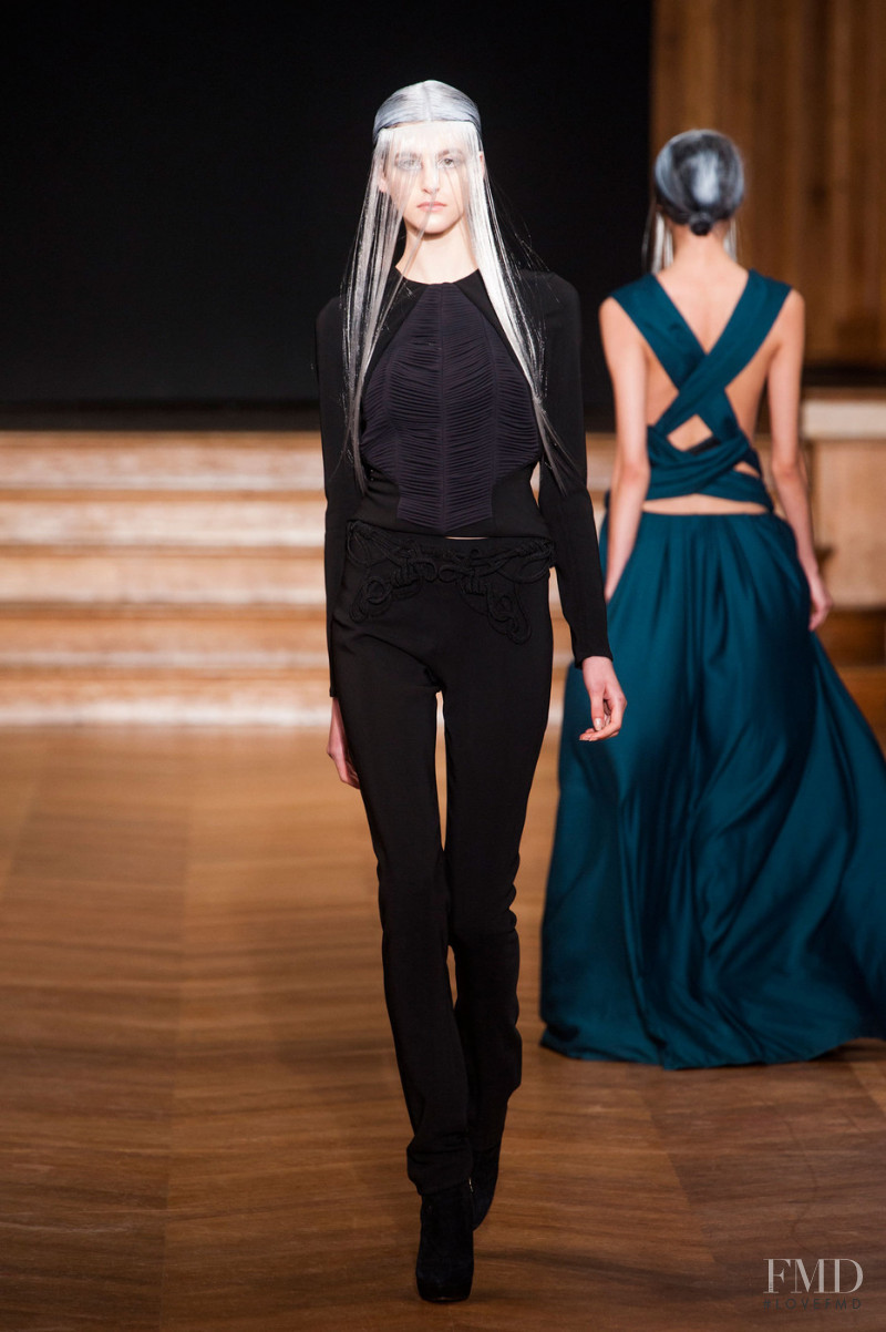 Yiqing Yin fashion show for Spring/Summer 2013