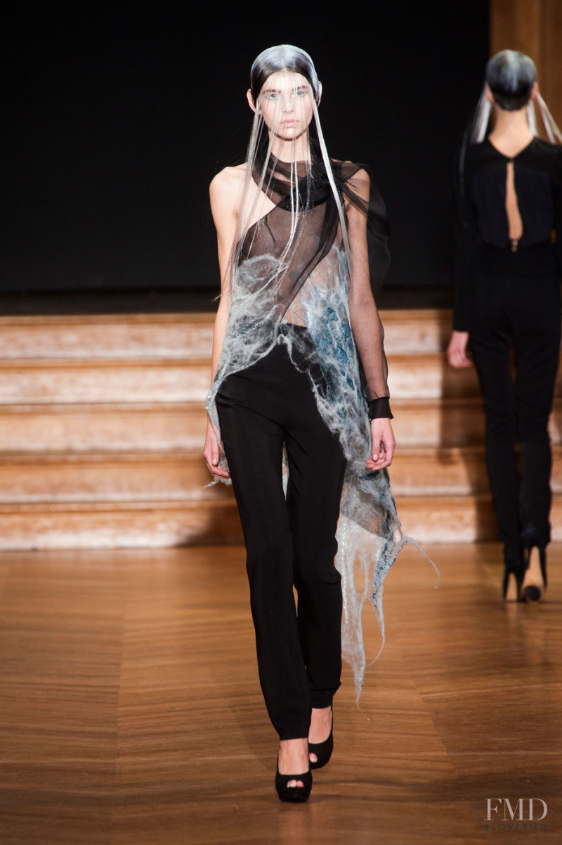 Yiqing Yin fashion show for Spring/Summer 2013