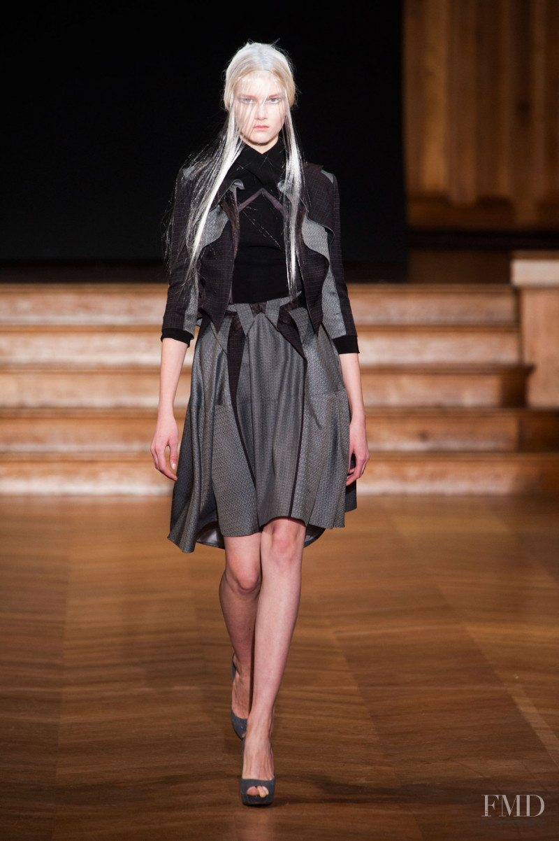 Yiqing Yin fashion show for Spring/Summer 2013