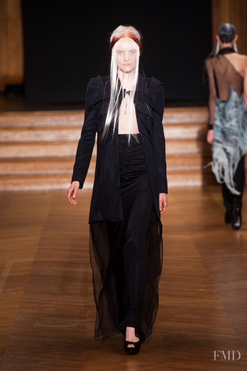 Yiqing Yin fashion show for Spring/Summer 2013
