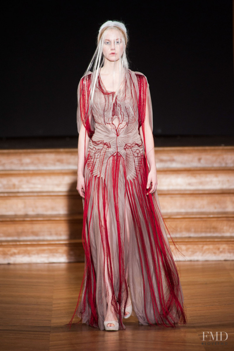 Yiqing Yin fashion show for Spring/Summer 2013
